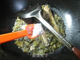 酸菜煮小黄鱼的做法步骤：7
