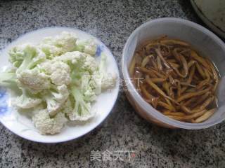 黄花菜炒花菜的做法步骤：1