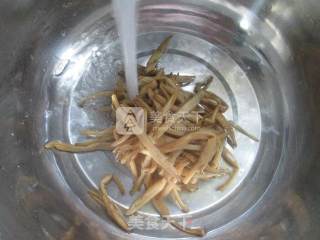 黄花菜炒花菜的做法步骤：2