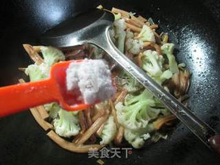 黄花菜炒花菜的做法步骤：8