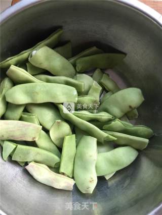五花肉炖油豆角的做法步骤：2