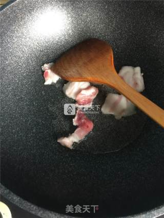 五花肉炖油豆角的做法步骤：3