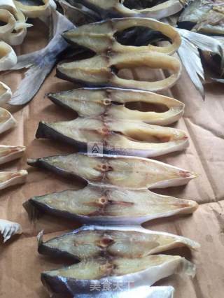 金鲳煮五花肉的做法步骤：1