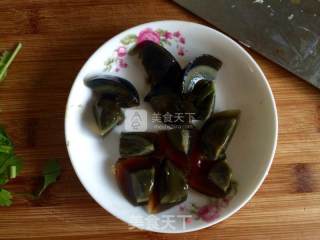 丝瓜皮蛋豆腐汤的做法步骤：3