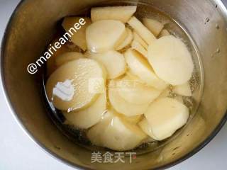 土豆肉片汤的做法步骤：1