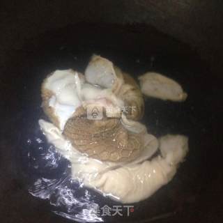 紫苏酸辣羊肚的做法步骤：1