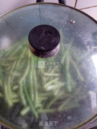 干煸豆角的做法步骤：4