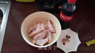 可乐鸡翅的做法步骤：1