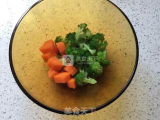 脆底鲜虾鸡肉披萨的做法步骤：6