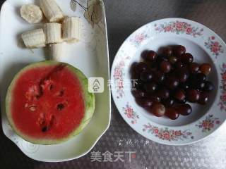 西瓜葡萄汁的做法步骤：1