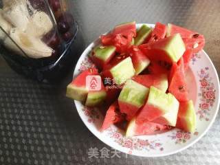 西瓜葡萄汁的做法步骤：2