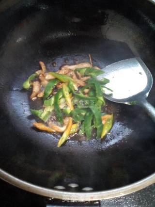 辣炒圆茄丝的做法步骤：6