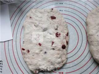 天然酵母核桃蔓越莓软欧包的做法步骤：14