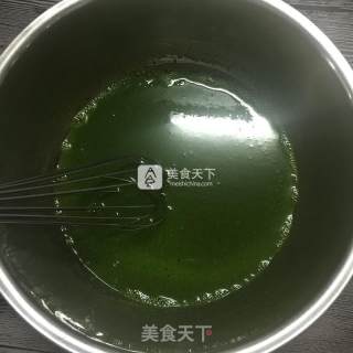菠菜戚风蛋糕（8寸）的做法步骤：4