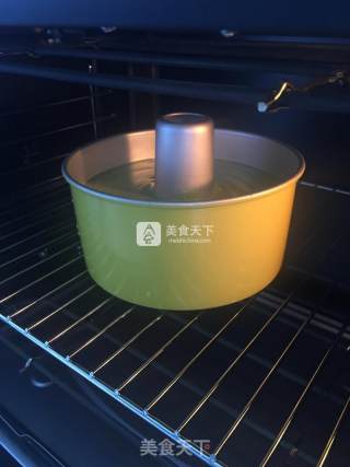 菠菜戚风蛋糕（8寸）的做法步骤：17