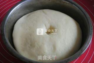 蛋黄麻花面包的做法步骤：2
