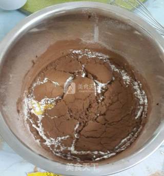 巧克力戚风蛋糕的做法步骤：2
