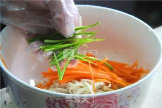 素心居静奉上解暑凉菜冰镇五彩金针菇的做法的做法步骤：7