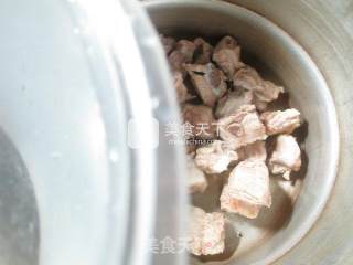 酸菜腐竹煮排骨的做法步骤：5