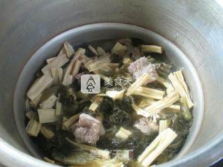 酸菜腐竹煮排骨的做法步骤：11