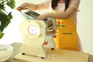 学“油泼面”之妙招 在家品陕西之美味的做法步骤：3