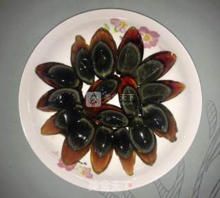 蒜蓉蒸皮蛋的做法步骤：1