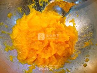【豆沙夹心南瓜饼】的做法步骤：2