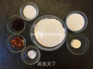 零基础烘培小白也能做出外酥内软的红糖碧根果软欧包的做法步骤：1