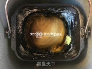 零基础烘培小白也能做出外酥内软的红糖碧根果软欧包的做法步骤：6