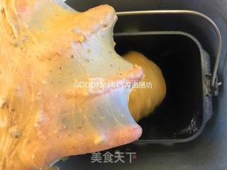 零基础烘培小白也能做出外酥内软的红糖碧根果软欧包的做法步骤：7