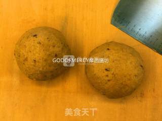 零基础烘培小白也能做出外酥内软的红糖碧根果软欧包的做法步骤：10