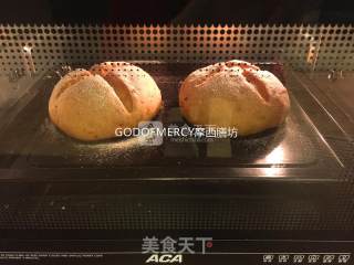 零基础烘培小白也能做出外酥内软的红糖碧根果软欧包的做法步骤：11
