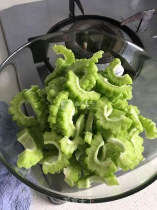 拌苦瓜的做法步骤：1