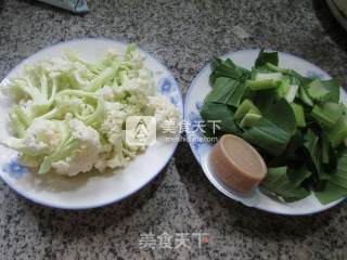 浓汤宝青菜花菜的做法步骤：1