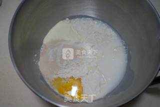 胡萝卜奶酪麻花面包的做法步骤：2