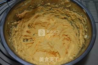 胡萝卜奶酪麻花面包的做法步骤：6