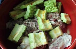 毛豆苦瓜汤的做法步骤：3