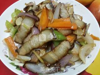 洋葱炒熏肉的做法步骤：5