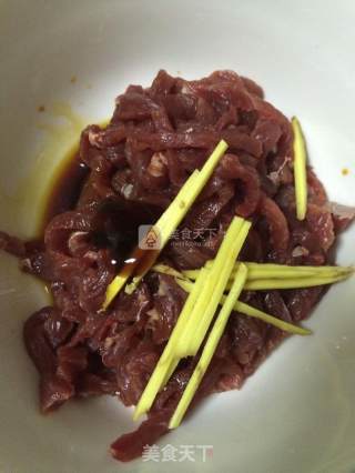 蚝油炒牛肉的做法步骤：2