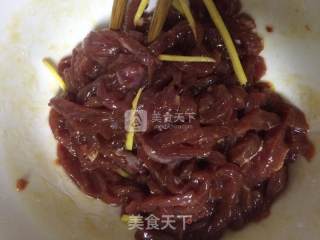 蚝油炒牛肉的做法步骤：3