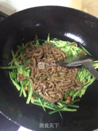蚝油炒牛肉的做法步骤：9