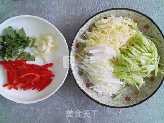 【【肉丝凉拌杂蔬】】的做法步骤：1