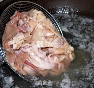 【莴笋炖鱿鱼肚条】的做法步骤：6
