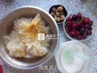 无花果樱桃银耳汤的做法步骤：1