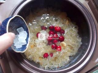 无花果樱桃银耳汤的做法步骤：6