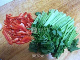 凉拌芹菜粉丝的做法步骤：2
