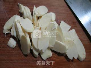 咸肉鞭笋豆腐汤的做法步骤：3