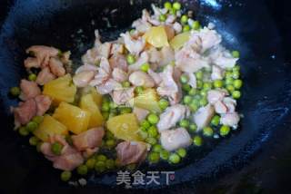 莓干三色鸡丁的做法步骤：6