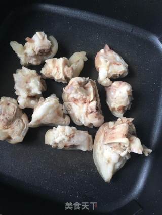 猪蹄炖黄豆的做法步骤：3