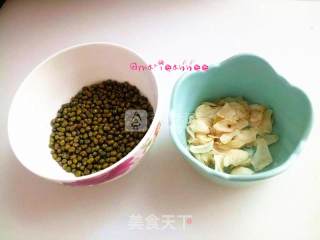 绿豆百合汤的做法步骤：1